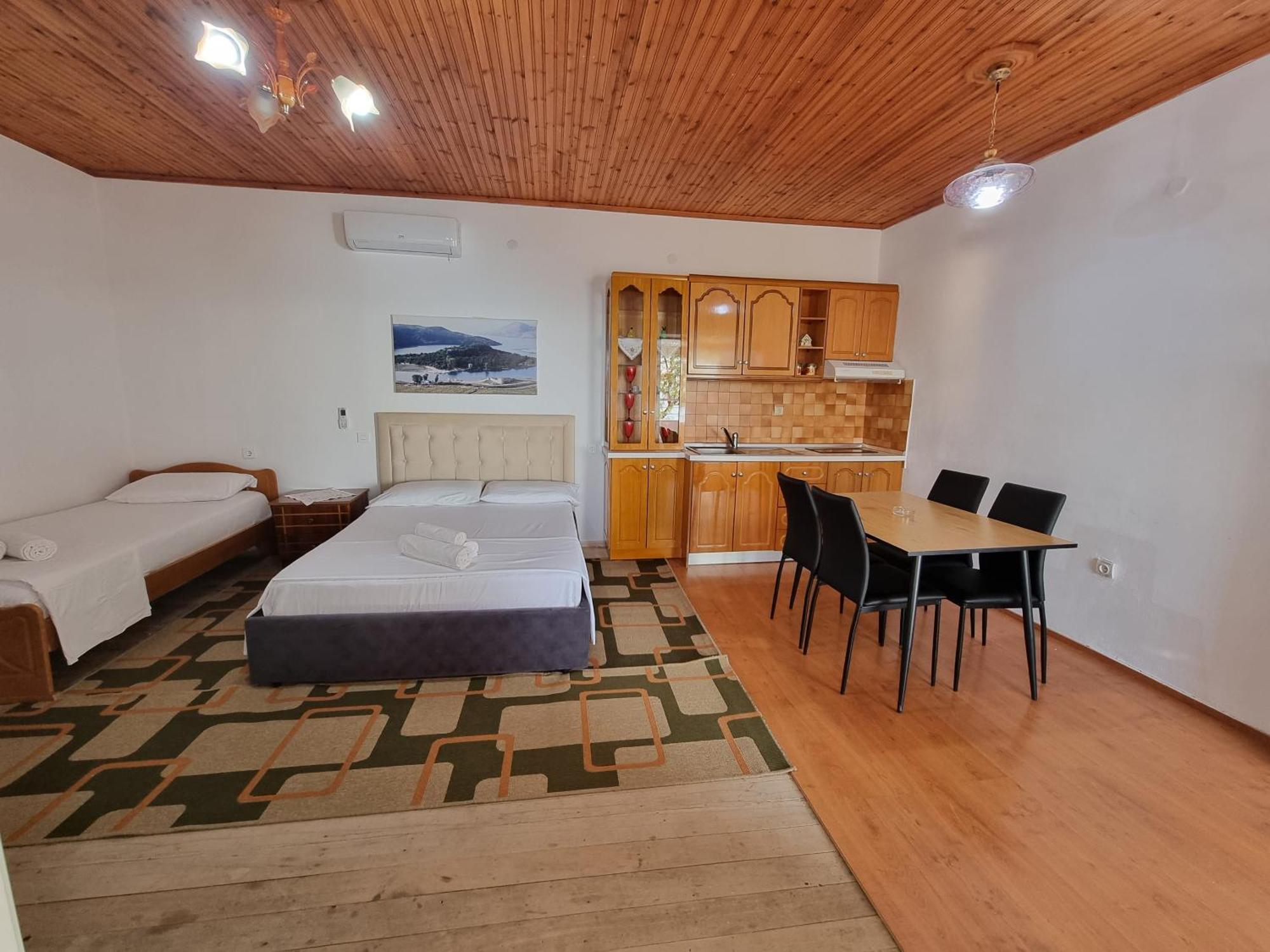 Lida'S House Hotel Lukove Room photo